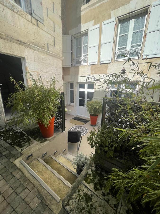 Auberge Du Boisne Villebois-Lavalette Экстерьер фото